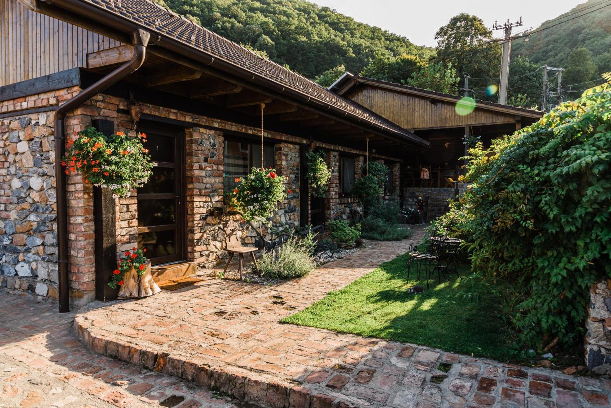 Orşova Casa Soseco酒店 外观 照片